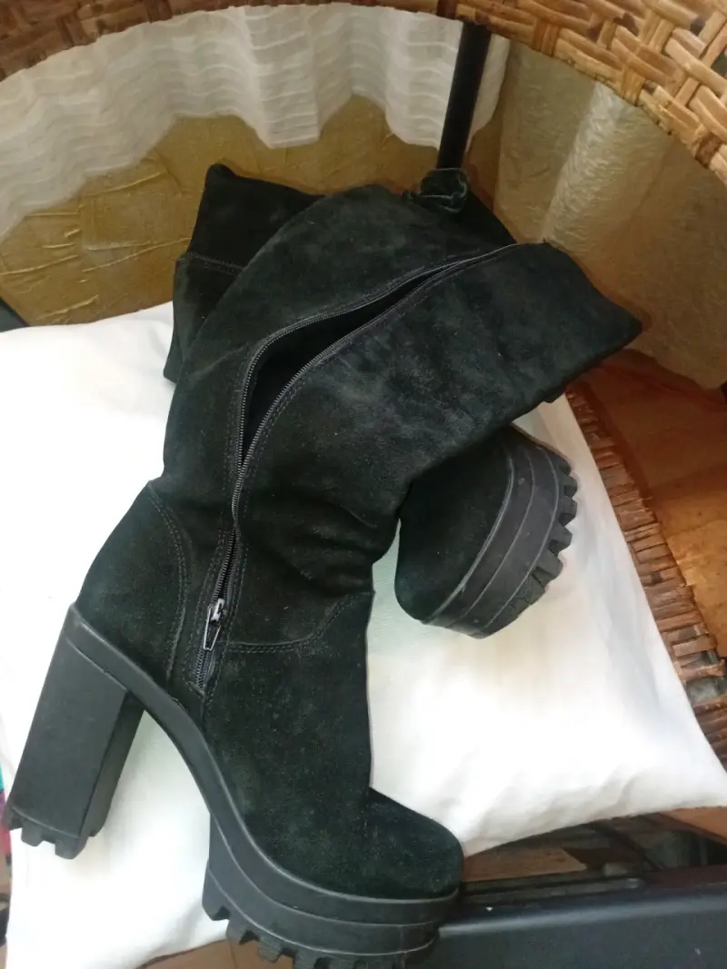 Botas negras de gamuza con plataforma - 2