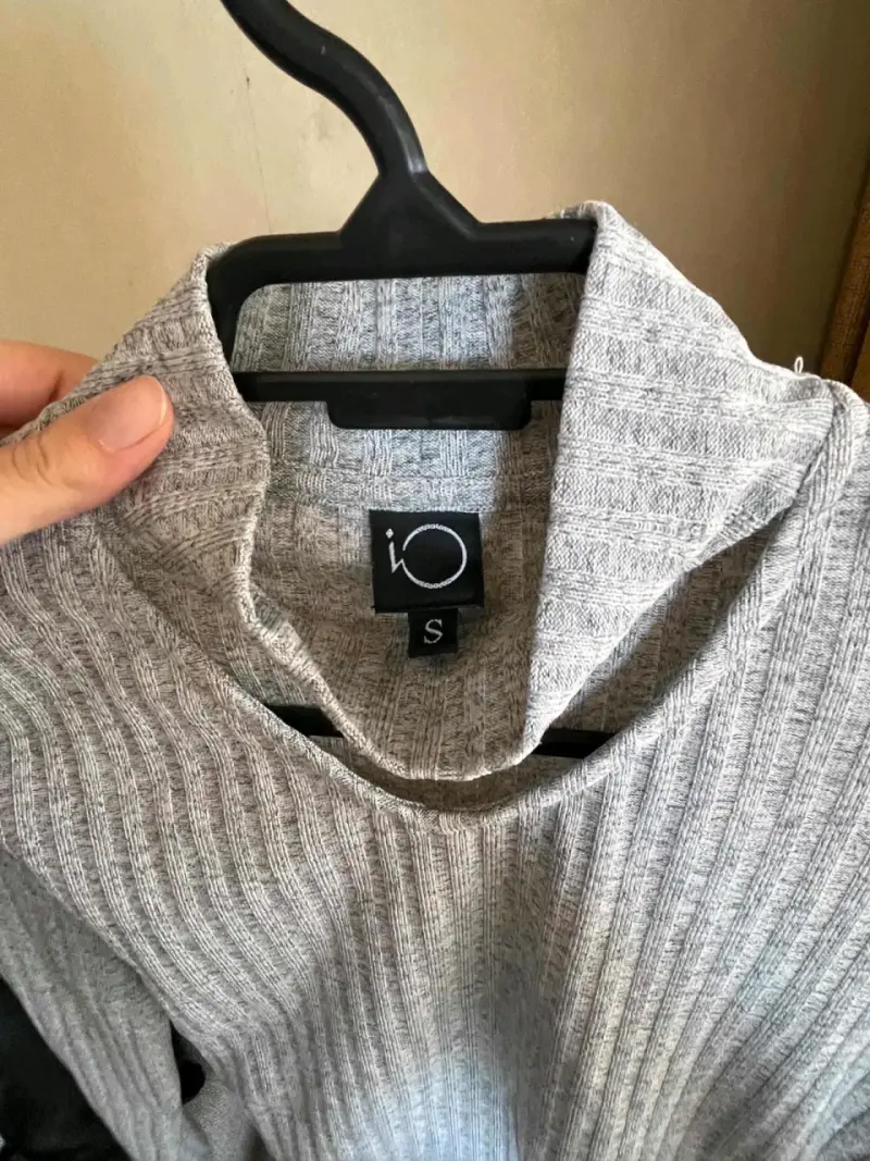 Polera gris cuello alto - 3
