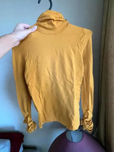 Polera cuello alto mostaza - miniatura 2