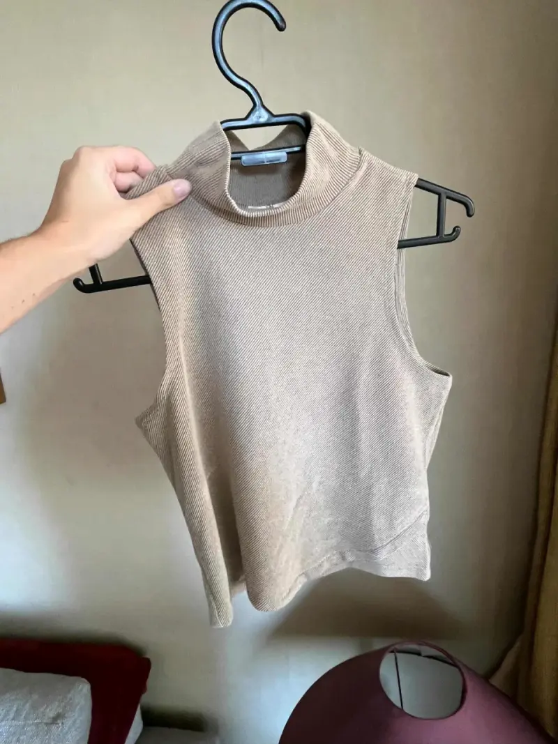 Sweater sin mangas beige - 1