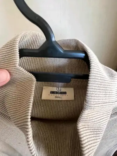 Sweater sin mangas beige - miniatura 3
