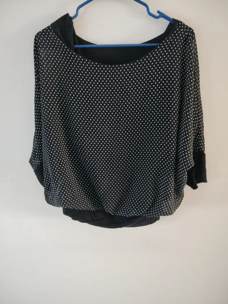 Vestido negro con diseño colorido - 6