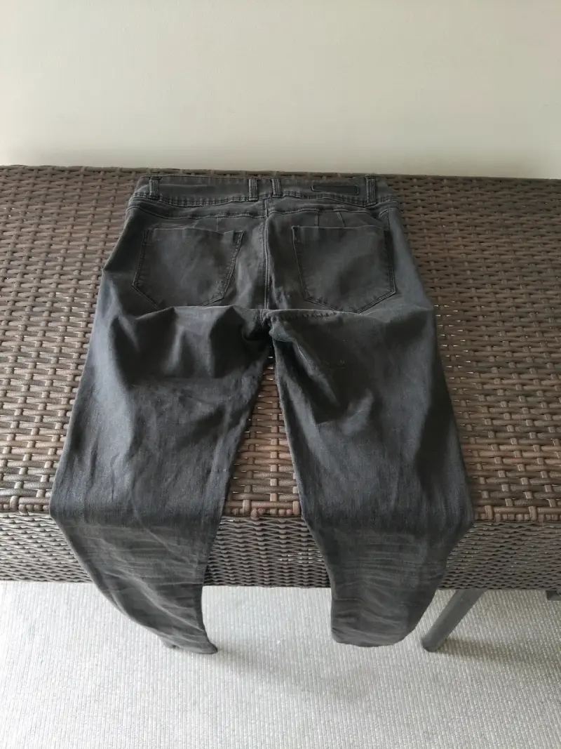 Pantalones jeans negros usados - 2