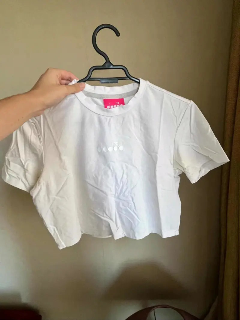 Polera blanca con logo Diadora - 1
