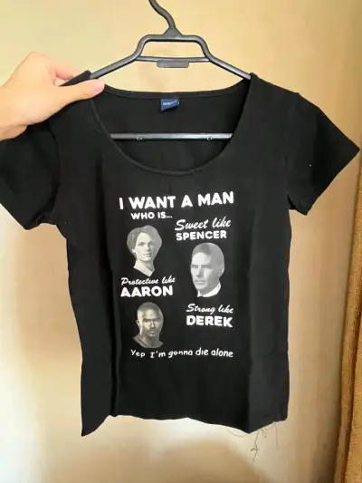 Polera negra con diseño gráfico Criminal Minds - miniatura 1