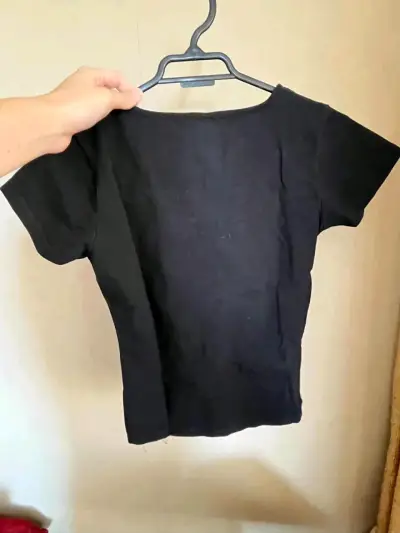 Polera negra con diseño gráfico Criminal Minds - miniatura 2