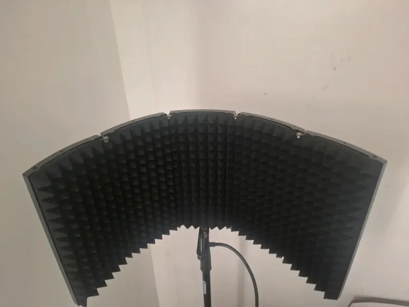 Pantalla acústica de micrófono