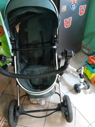 Coche de bebé verde usado - miniatura 1