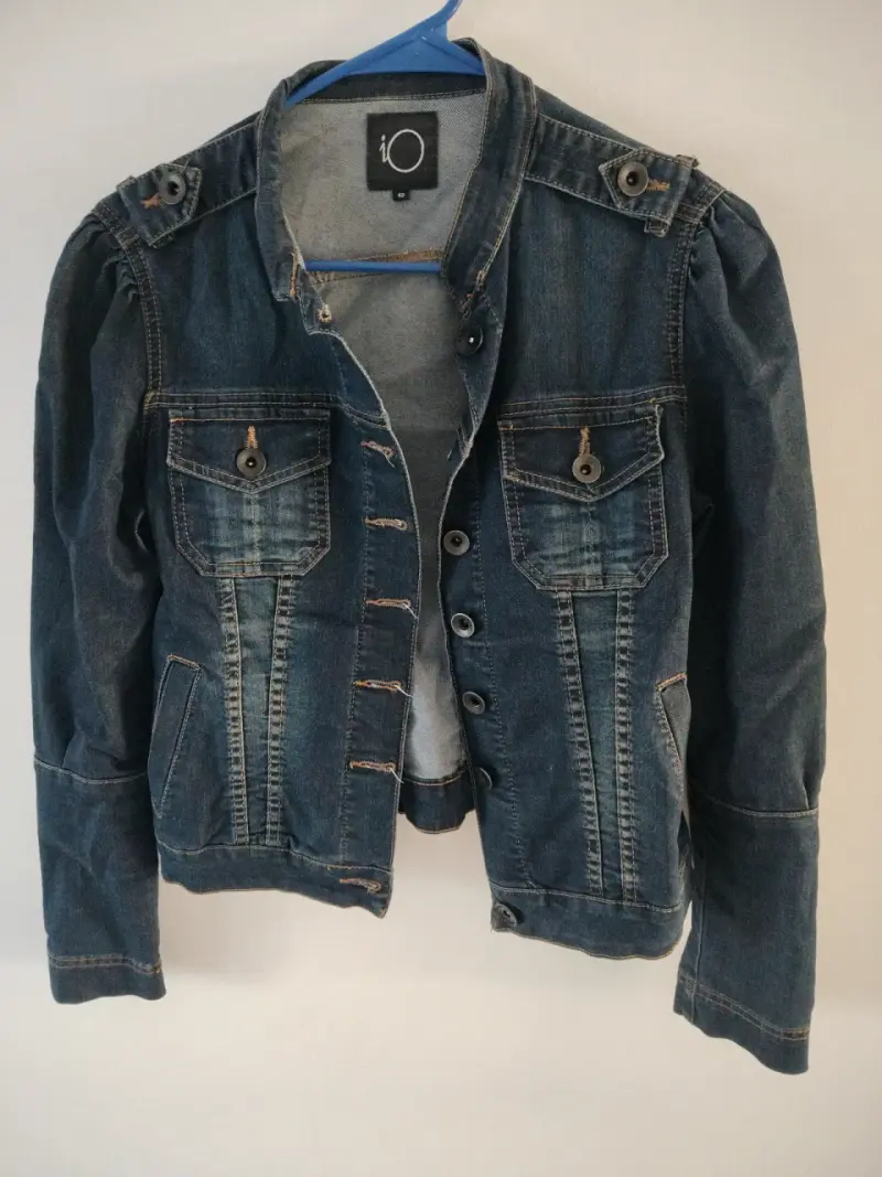 Chaqueta de mezclilla oscura