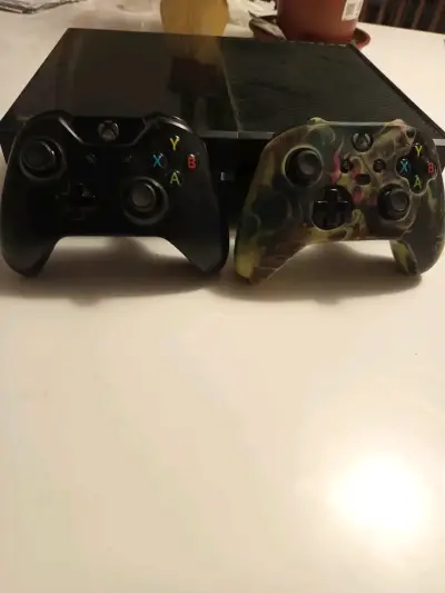 Consola Xbox one  con 2 controles - miniatura 6