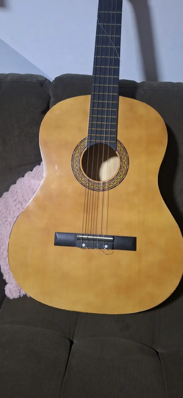 Guitarra clásica de madera - 2