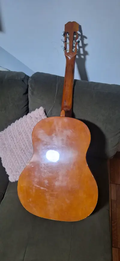 Guitarra clásica de madera - miniatura 3