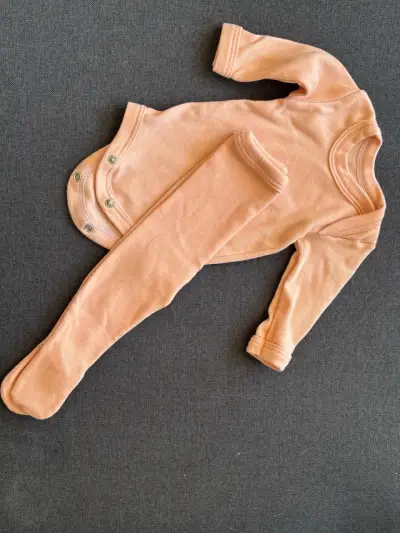 Lote RN (body, pantys, camiseta, calcetines) - miniatura 2
