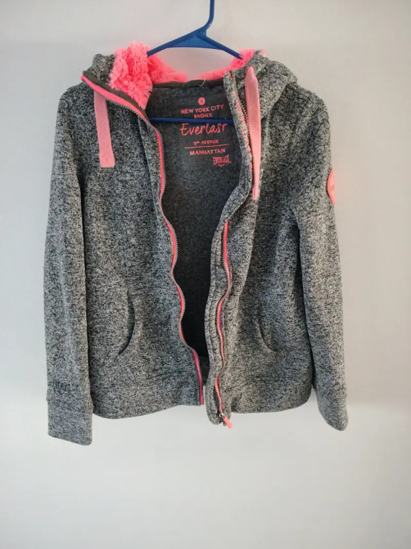 Polerón Everlast gris con rosado
