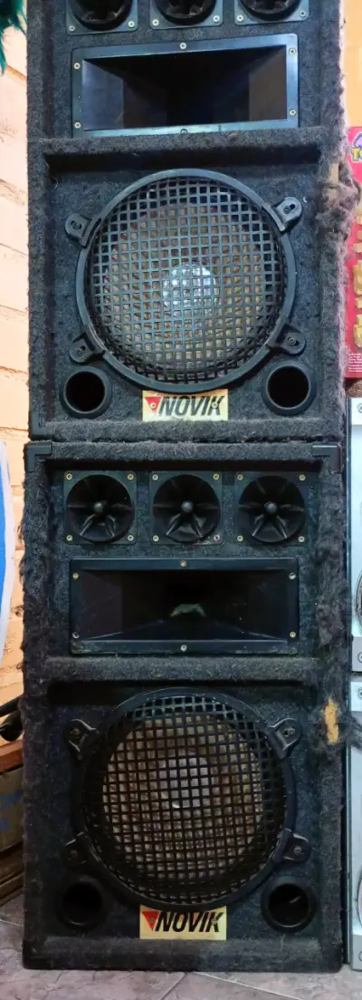 Parlantes Novik de sonido potente - miniatura 1