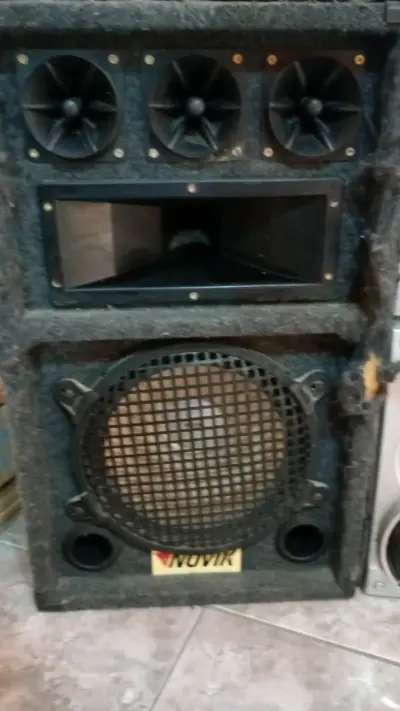 Parlantes Novik de sonido potente - miniatura 2