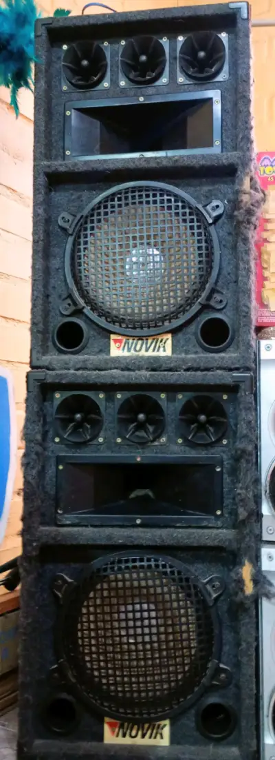 Parlantes Novik de sonido potente - miniatura 3