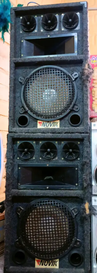 Parlantes Novik de sonido potente - miniatura 4