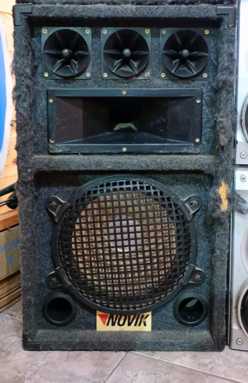 Parlantes Novik de sonido potente - 5