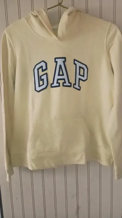 Polerón capucha GAP amarillo - miniatura 1