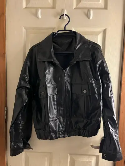 Chaqueta negra de cuero sintético - miniatura 1