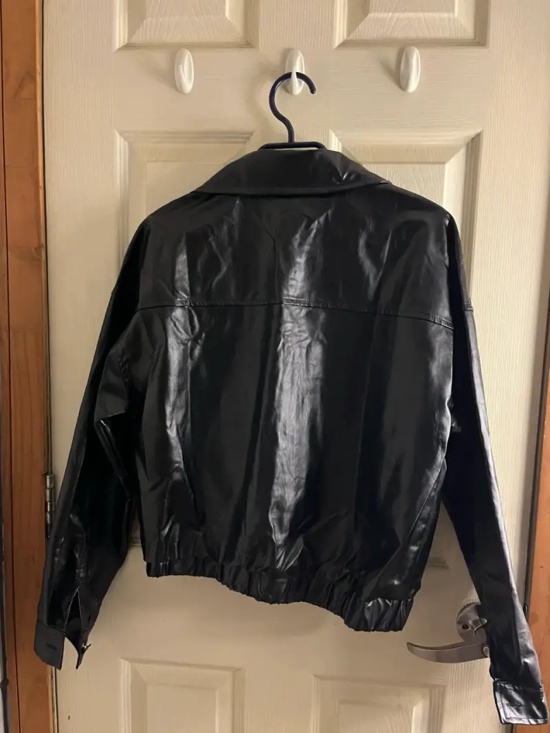 Chaqueta negra de cuero sintético - 2