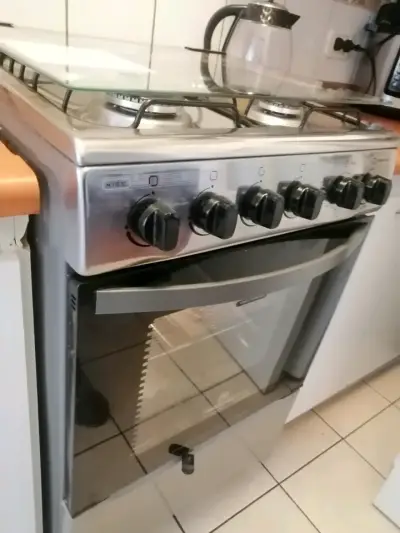 Cocina a gas con horno incorporado - miniatura 1