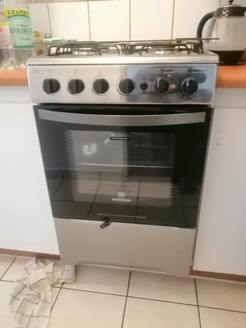 Cocina a gas con horno incorporado - 2