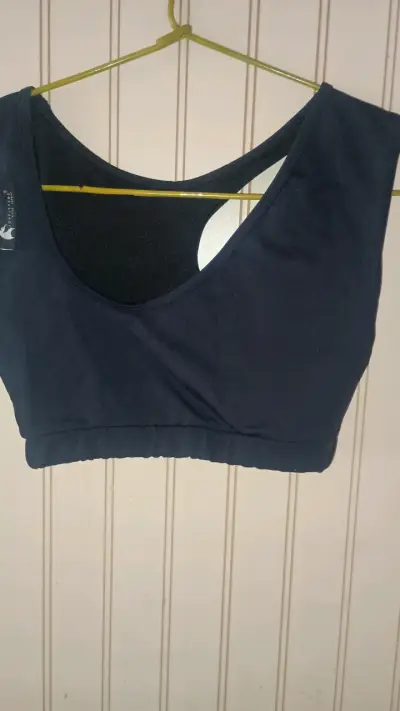 Top deportivo negro sin mangas - miniatura 2