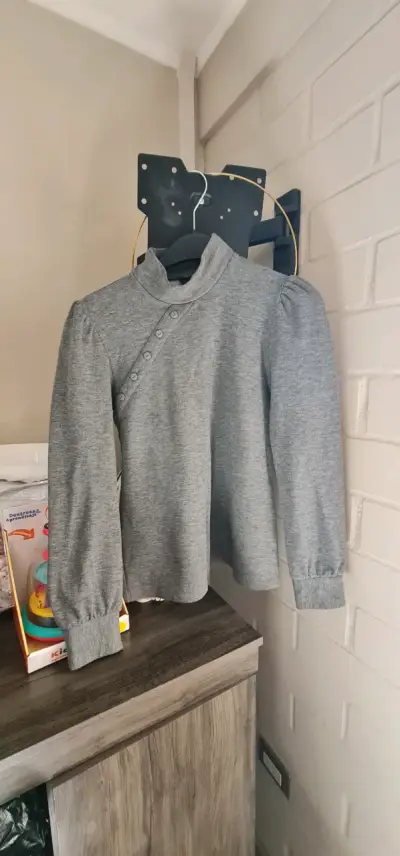 Poleron gris con botones - miniatura 3