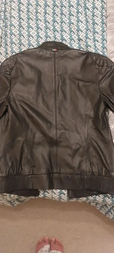 Chaqueta de cuero negra - miniatura 2