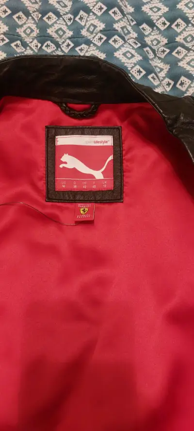 Chaqueta de cuero negra - miniatura 4