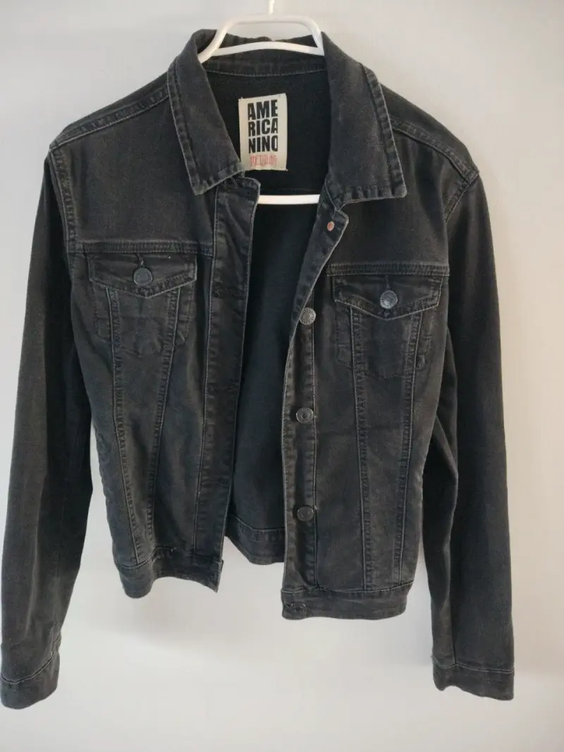 Chaqueta de mezclilla negra