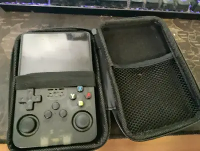Consola portátil retro negra - miniatura 3