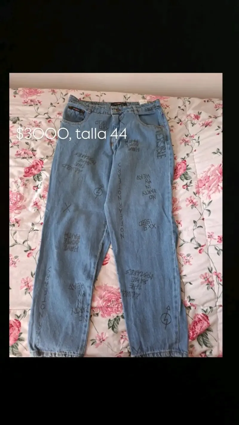 Jeans azules con diseño - 1