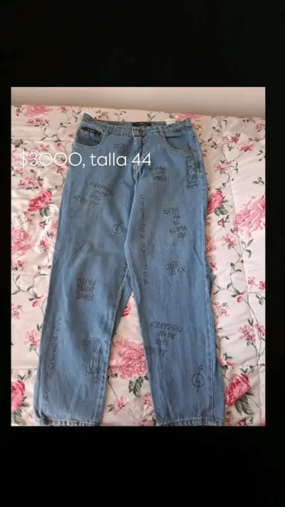 Jeans azules con diseño - miniatura 1