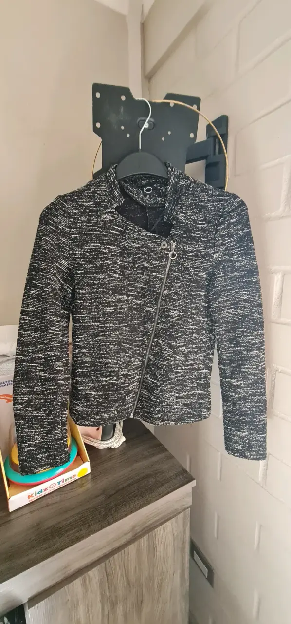 Chaqueta negra IO estilo casual - 3