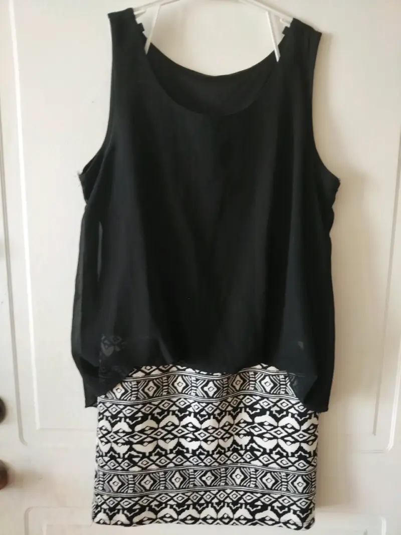 Vestido negro y blanco estampado