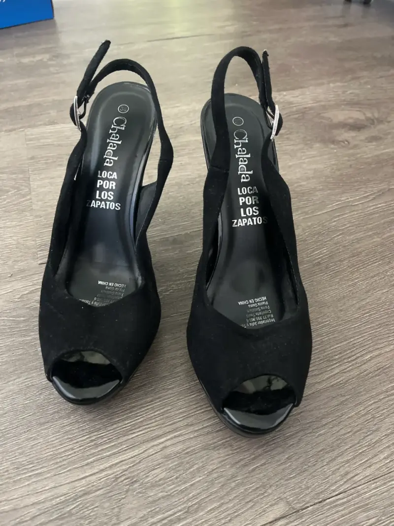 Tacones negros abiertos - 1