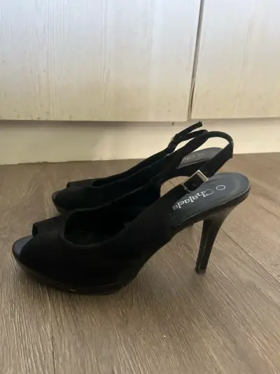 Tacones negros abiertos - miniatura 2