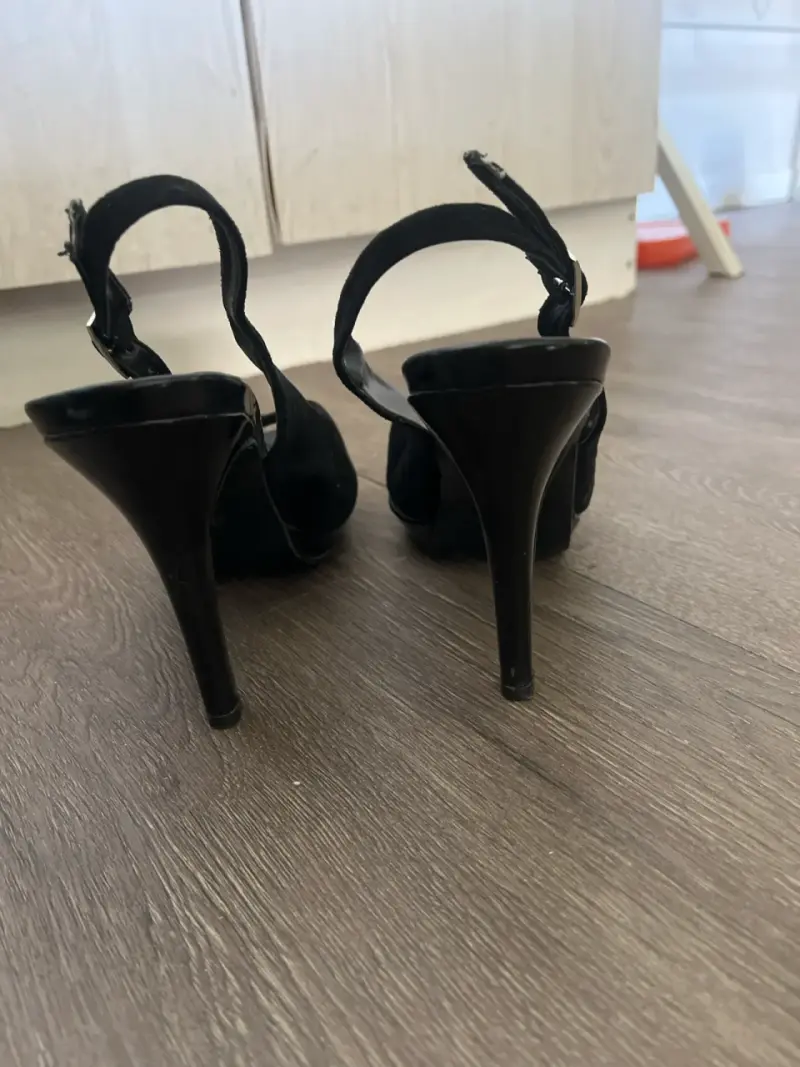 Tacones negros abiertos - 3