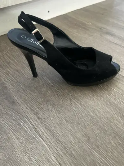 Tacones negros abiertos - miniatura 4