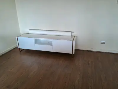 Mueble bajo moderno blanco - miniatura 3