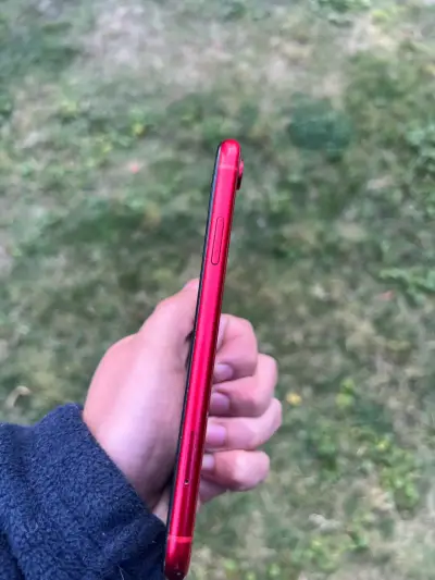 iPhone XR rojo usado - miniatura 2