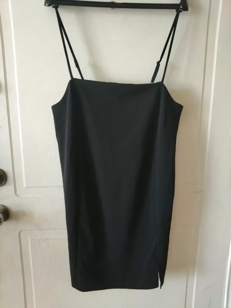 Vestido negro de tirantes