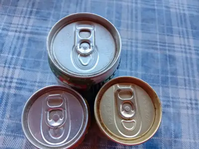 Latas de bebidas japonesas variadas - miniatura 3