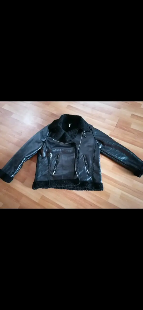 Chaqueta negra con forro interior