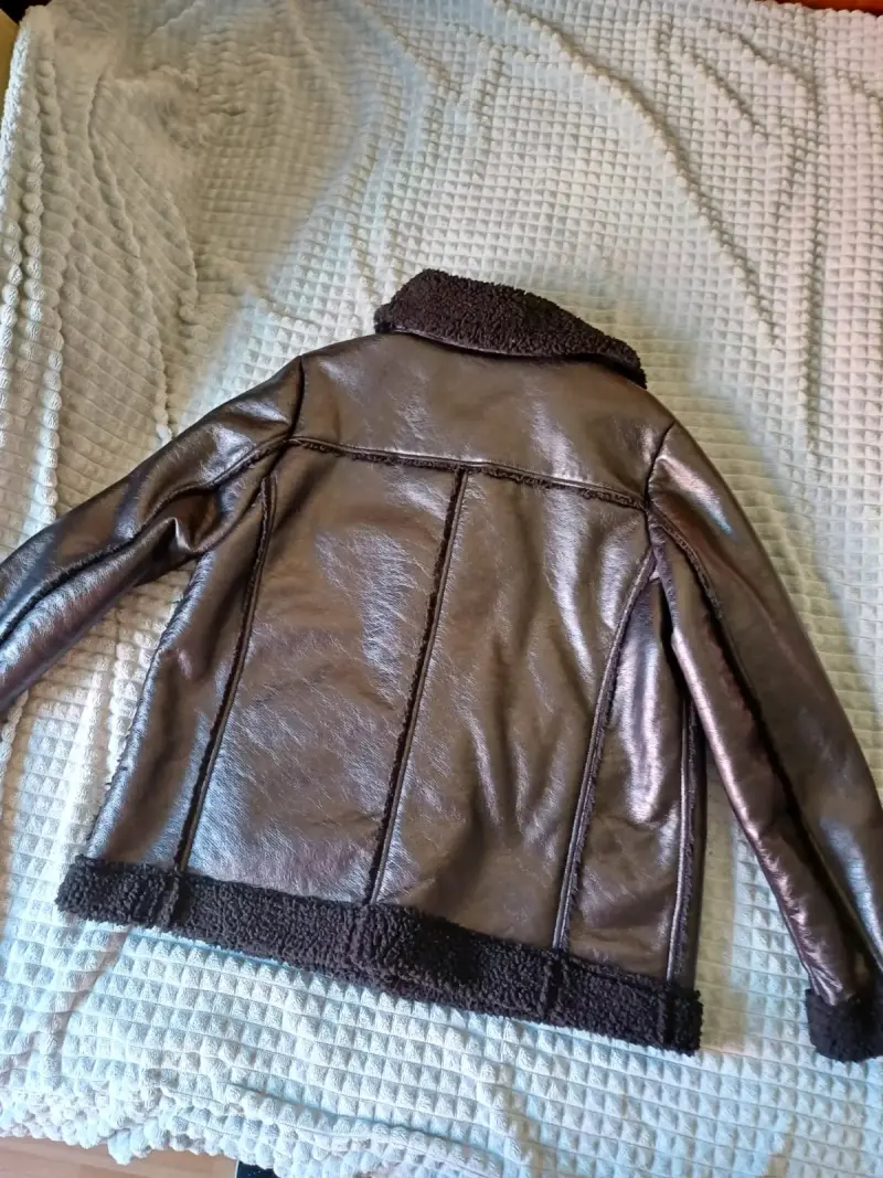 Chaqueta negra con forro interior - 2