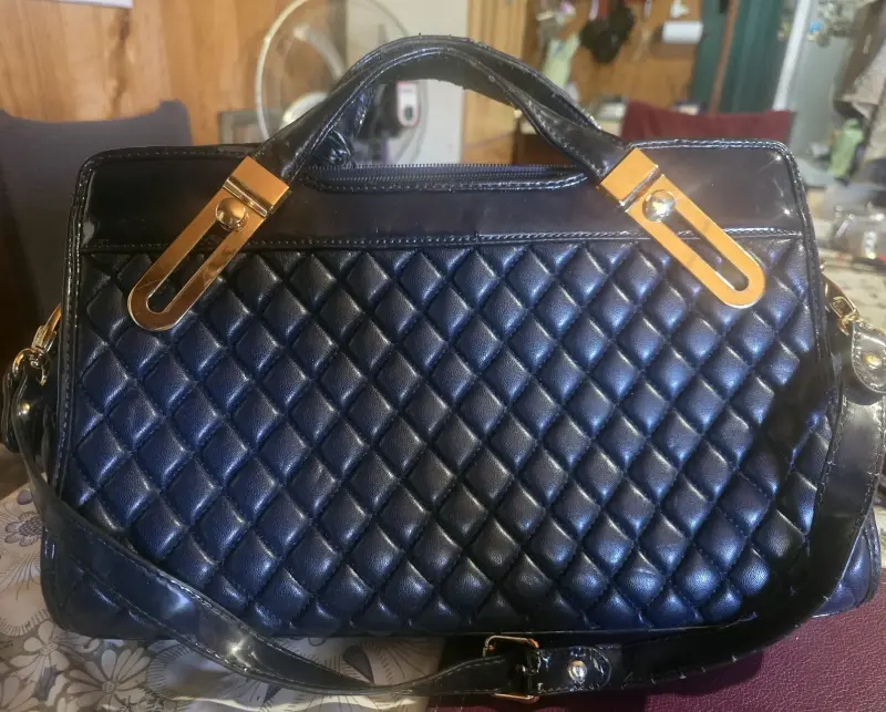 Cartera negra de cuero acolchado - 2