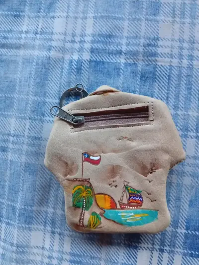 Llavero chaqueta artesanal beige - miniatura 2